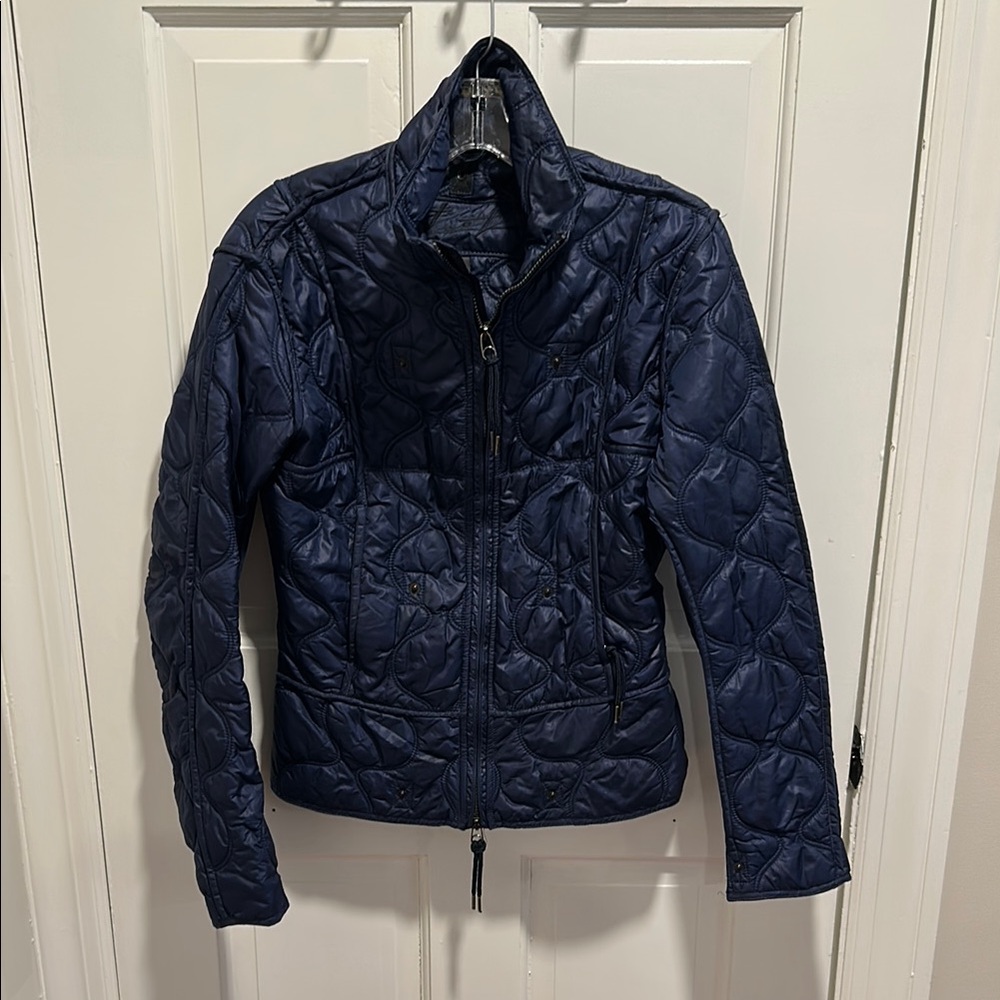Jet Set
Navy Quilted Women's Jacket